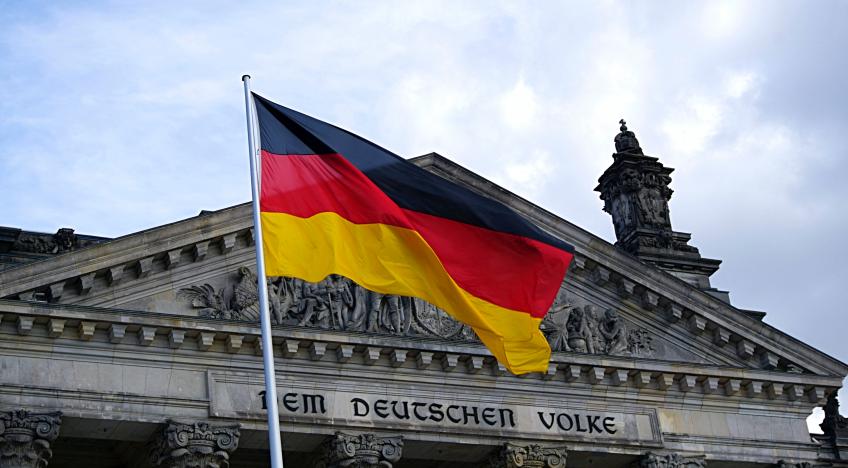 Reichstag  épület német zászló