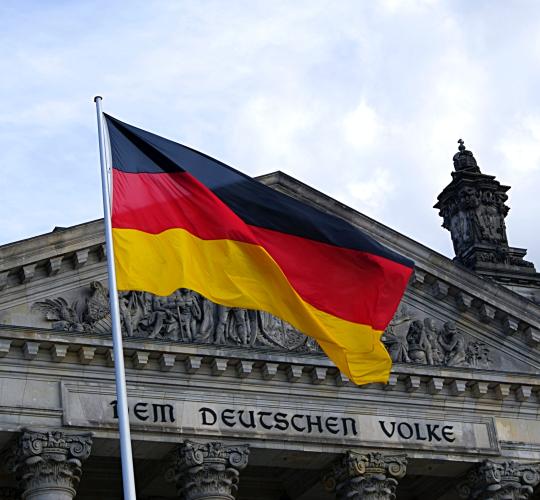Reichstag  épület német zászló