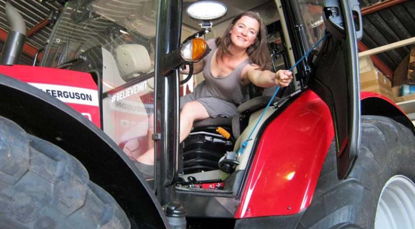 traktoros lány